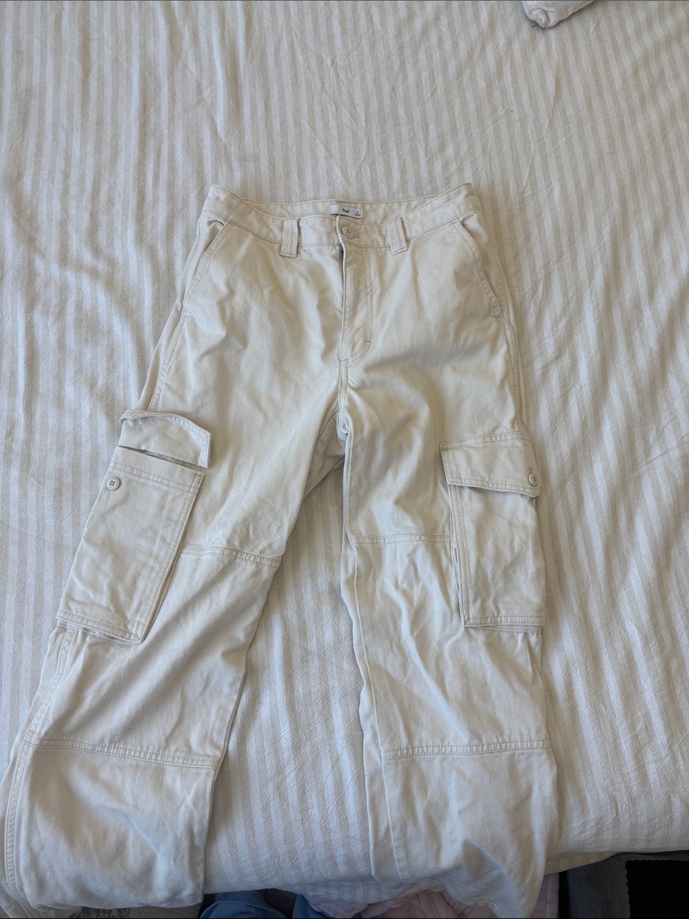 Aritzia Woman’s Cream Cargo Pants - Lightweight Utility Style size 6